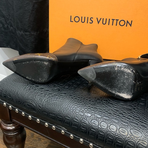 Louis Vuitton Cherie bootie black with signature brown LV logo capped pointy toe - Picture 4 of 5